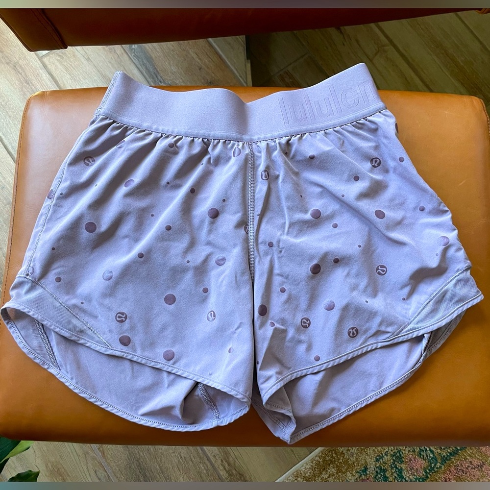 Lululemon Hotty Hot Short size 4 violet verbana 🐝